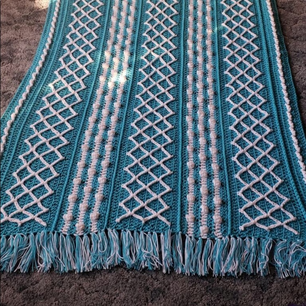 💦 Poolside Fun! Fisherman Style Afghan w/Fringe Hand Crocheted in Aqua & White